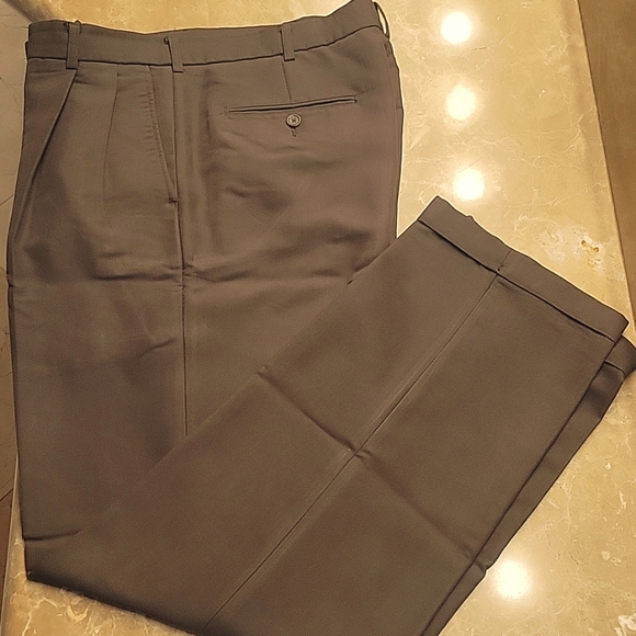 Perry Ellis Other - Beautiful & Soft Perry Ellis Dark Olive Front Pleated Men's Slacks, 32/31